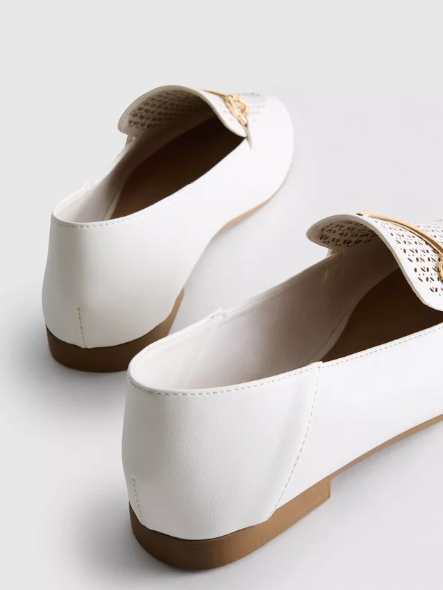 Laserleikatut tekonahkaiset snaffle-bit-loaferit