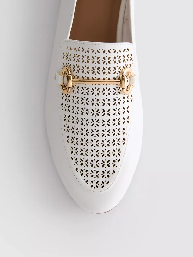 Laserleikatut tekonahkaiset snaffle-bit-loaferit