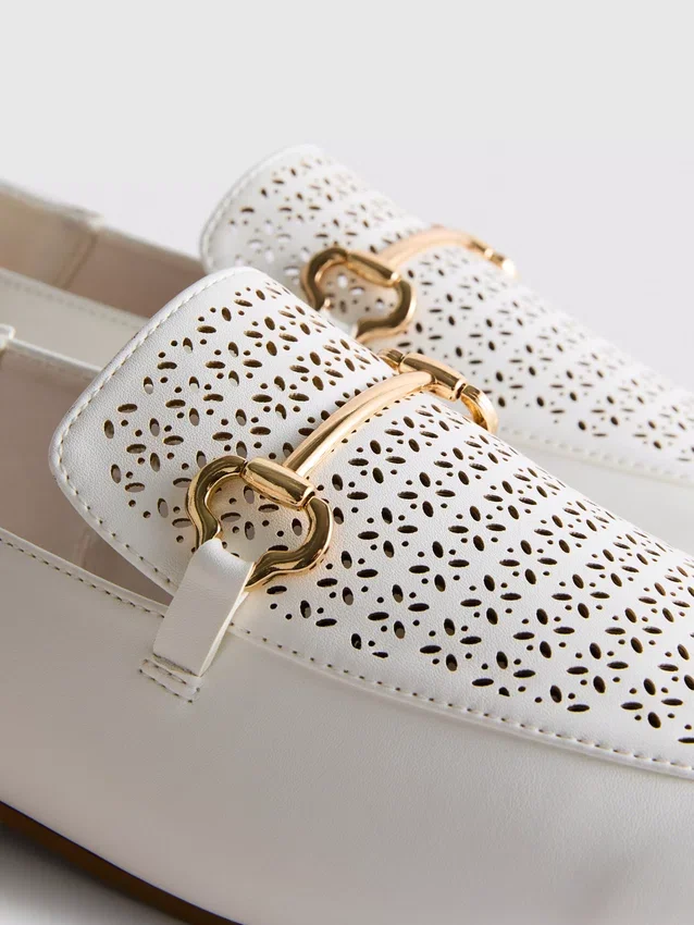 Laserleikatut tekonahkaiset snaffle-bit-loaferit