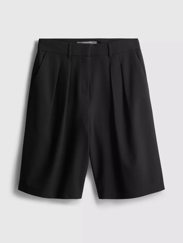 Laskostetut bermudashortsit