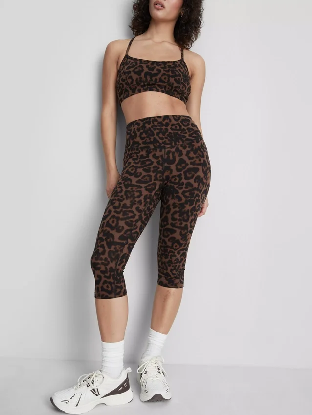 Leopardikuvioiset capri-leggingsit
