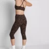 Leopardikuvioiset capri-leggingsit