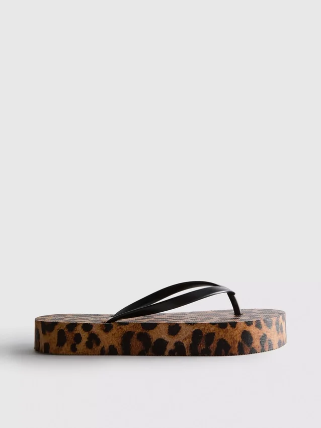 Leopardikuvioiset flatform-sandaalit