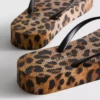 Leopardikuvioiset flatform-sandaalit