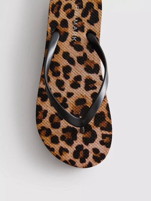 Leopardikuvioiset flatform-sandaalit