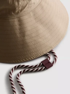 Leukahihnallinen bucket-hattu