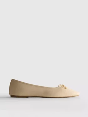 Leveä istuvuus, tekonahkaiset, neliönmuotoiset ballerina-liukukengät