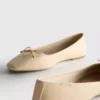 Leveä istuvuus, tekonahkaiset, neliönmuotoiset ballerina-liukukengät