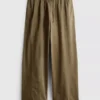 Leveälahkeiset, saumayksityiskohdilla varustetut työhousut