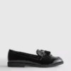 Leveät kiiltävät loaferit