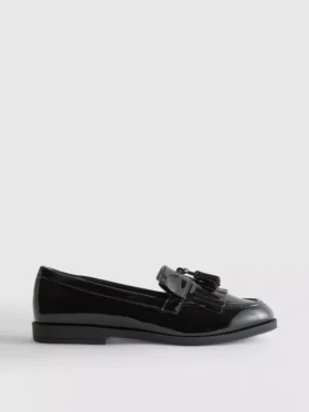 Leveät kiiltävät loaferit