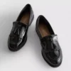 Leveät kiiltävät loaferit