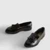Leveät kiiltävät loaferit