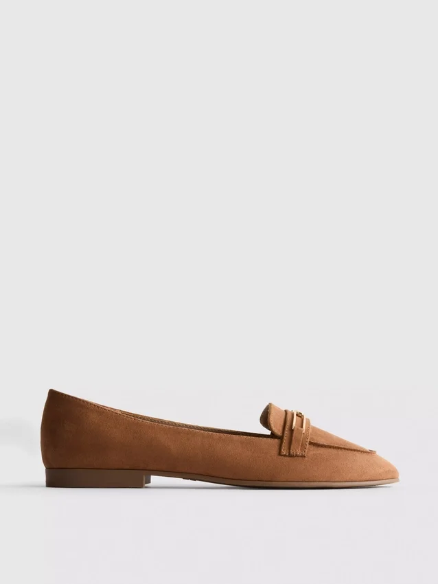 Leveät, matalavartiset loaferit