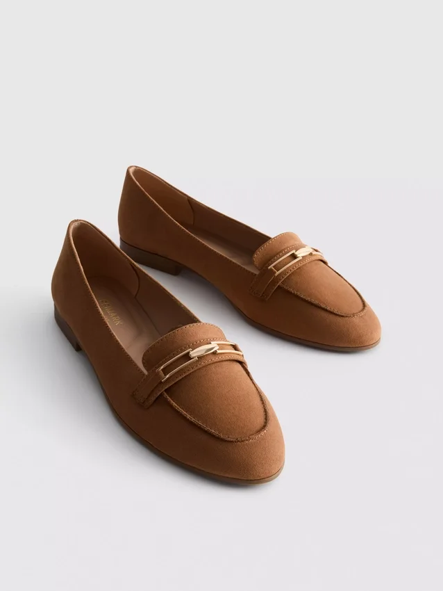 Leveät, matalavartiset loaferit