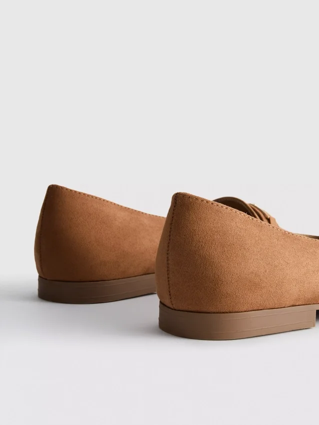 Leveät, matalavartiset loaferit