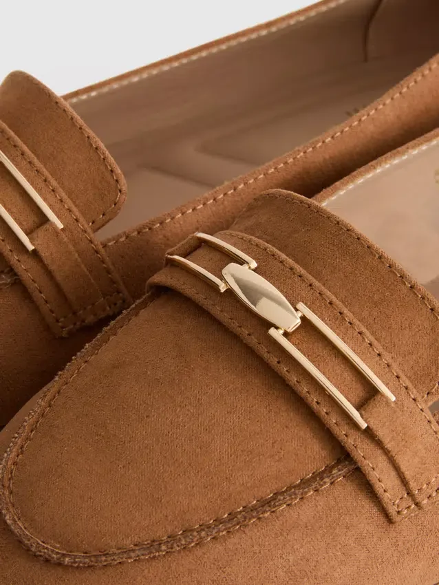 Leveät, matalavartiset loaferit