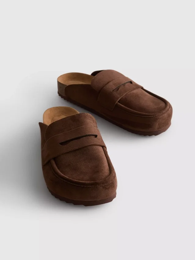 Loafer-tyyliset klogisandaalit