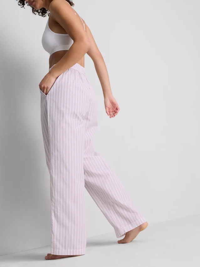 Love to Lounge: raidalliset suorat pyjamahousut