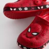 Marvel Spider-Man -valoa heijastavat puukengät