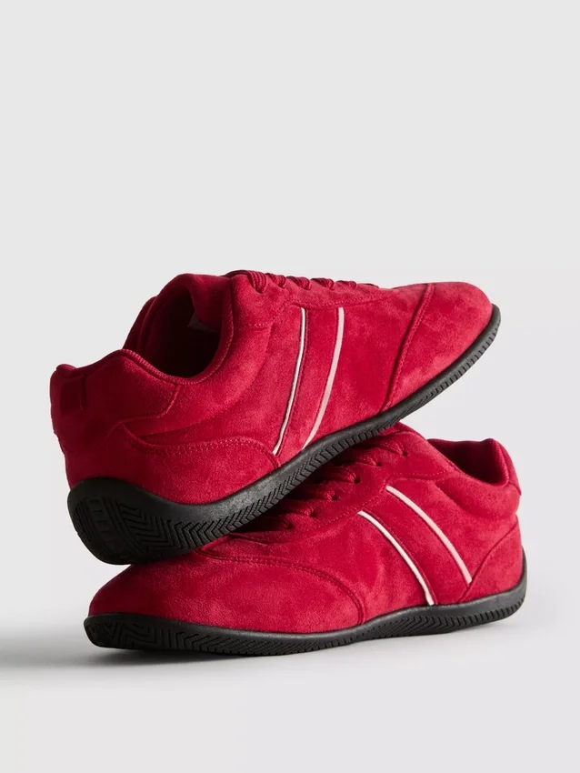 Matala-vartiset tennarit