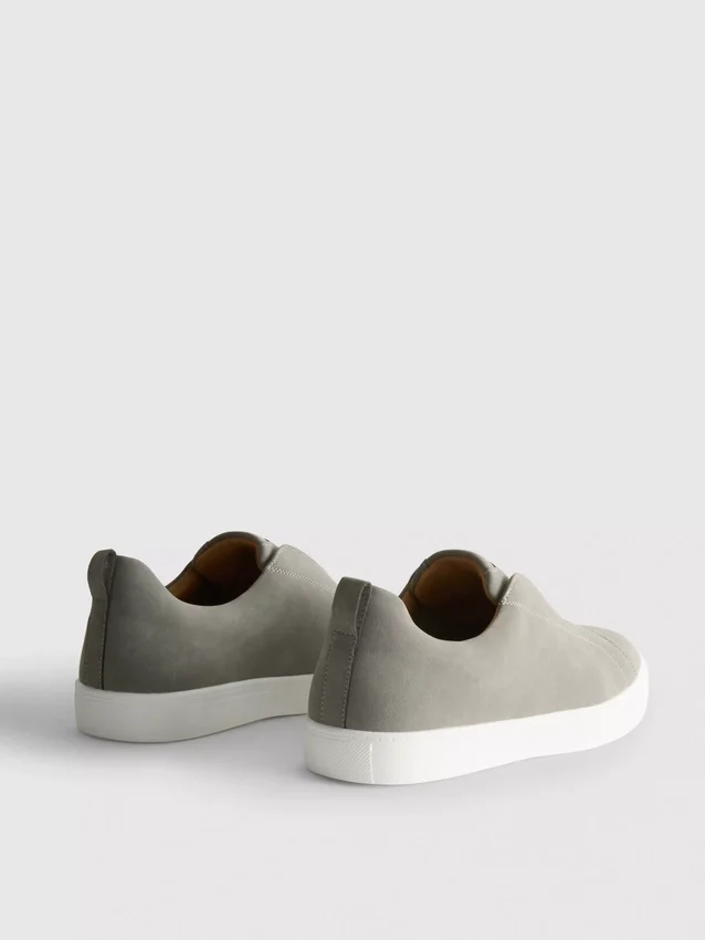 Matalan vartalon slip-on-tennarit