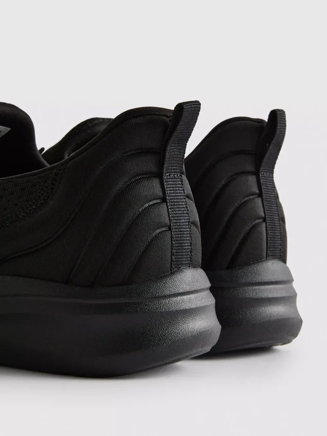 Matalan vartalon slip-on-tennarit