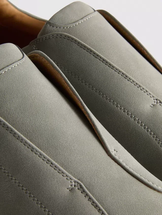 Matalan vartalon slip-on-tennarit