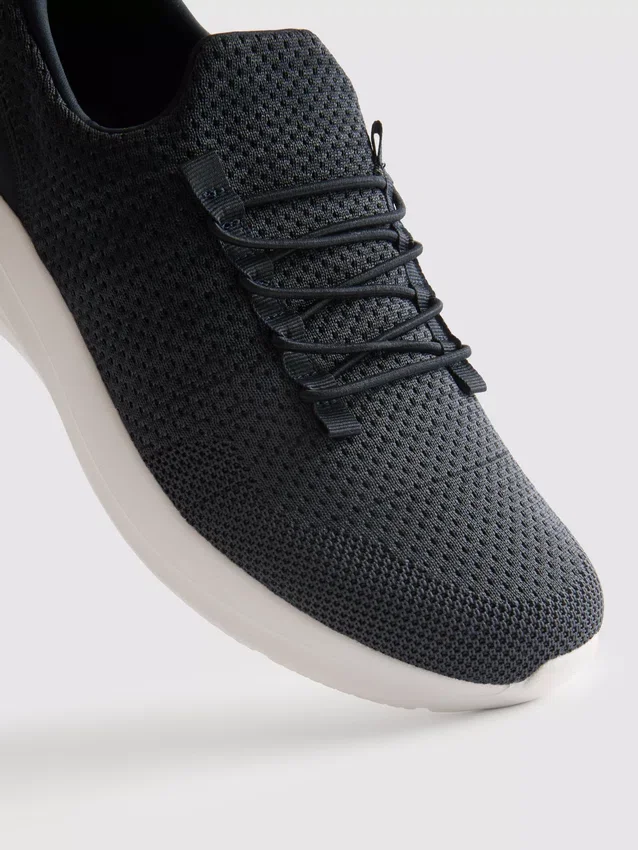 Matalan vartalon slip-on-tennarit