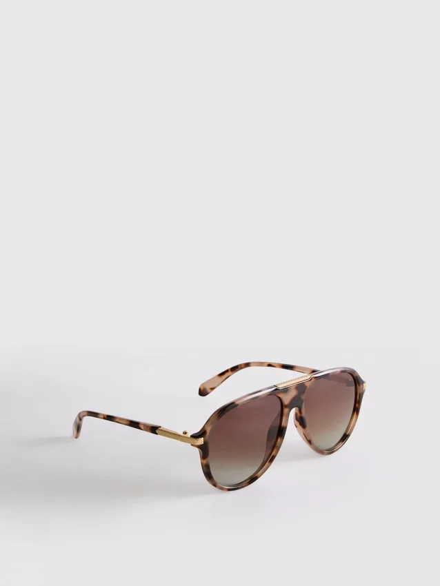 Metallireunaiset aviator-tyyliset aurinkolasit