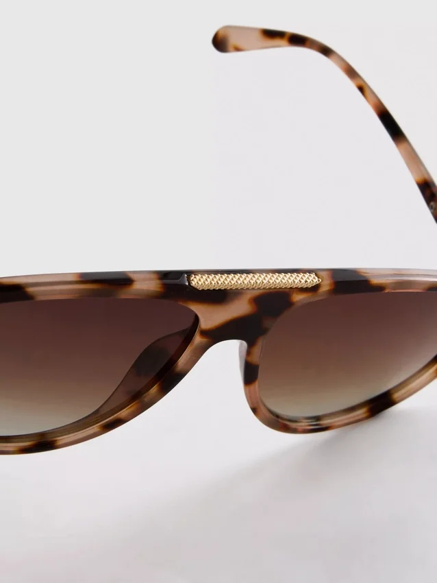 Metallireunaiset aviator-tyyliset aurinkolasit