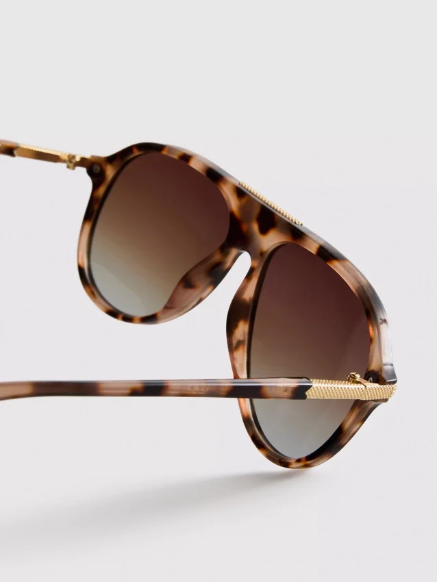 Metallireunaiset aviator-tyyliset aurinkolasit