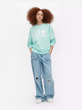 Miami-kirjaimin koristeltu oversized-huppari