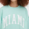 Miami-kirjaimin koristeltu oversized-huppari