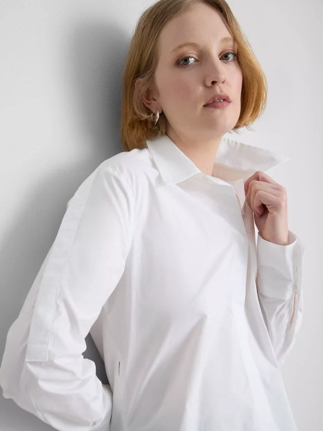 Mukautuva popliinipaita
