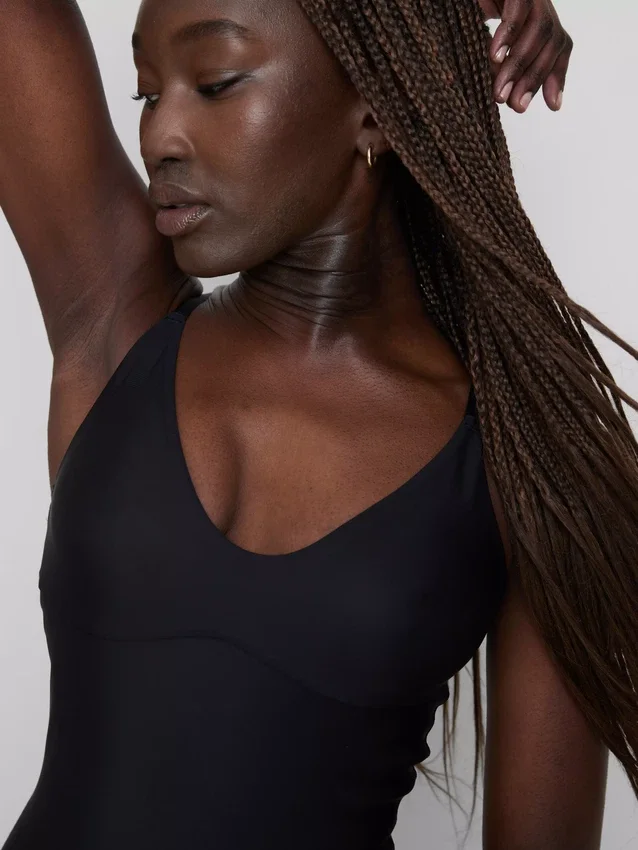 Muotoileva bodysuit