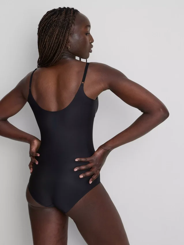 Muotoileva bodysuit