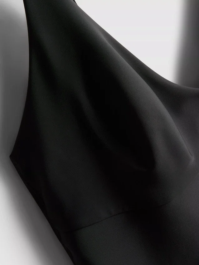 Muotoileva bodysuit