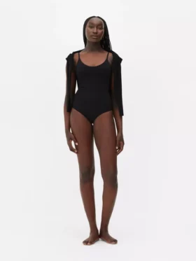 Muotoilevat alusvaatteet bodysuit