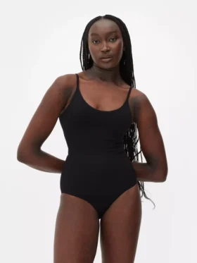 Muotoilevat alusvaatteet bodysuit