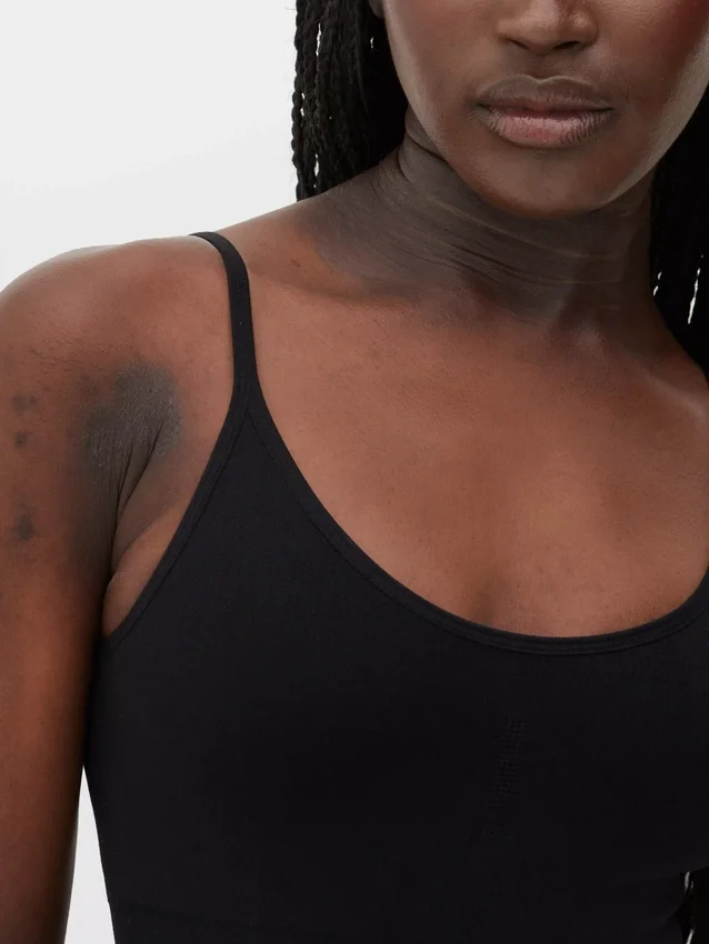Muotoilevat alusvaatteet bodysuit