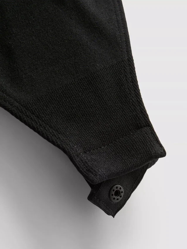 Muotoilevat alusvaatteet string-bodysuitina