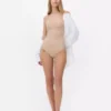 Muotoiltu muotoilevat alusvaatteet -bodysuit