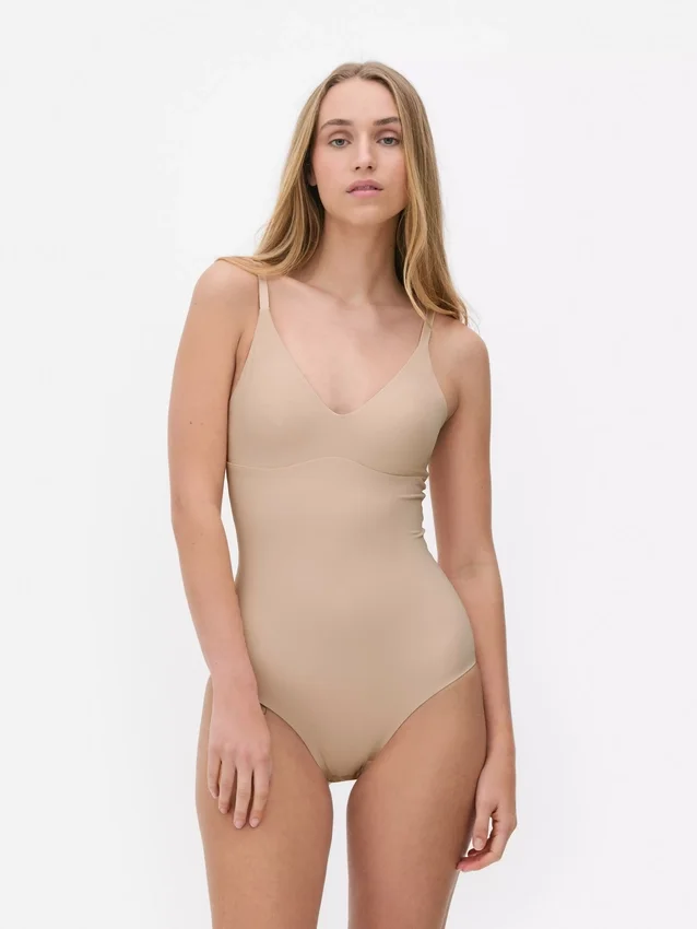 Muotoiltu muotoilevat alusvaatteet -bodysuit