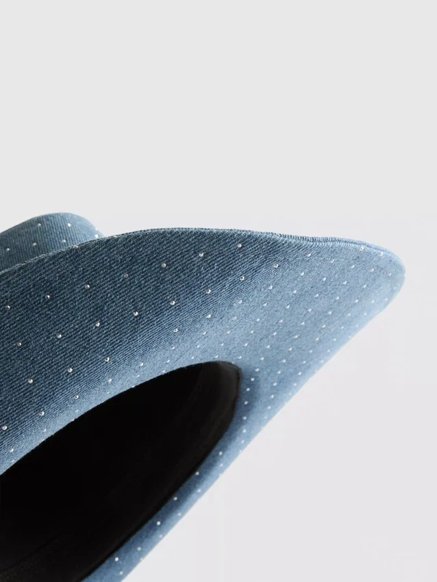 Nastoitettu denim-cowboyhattu
