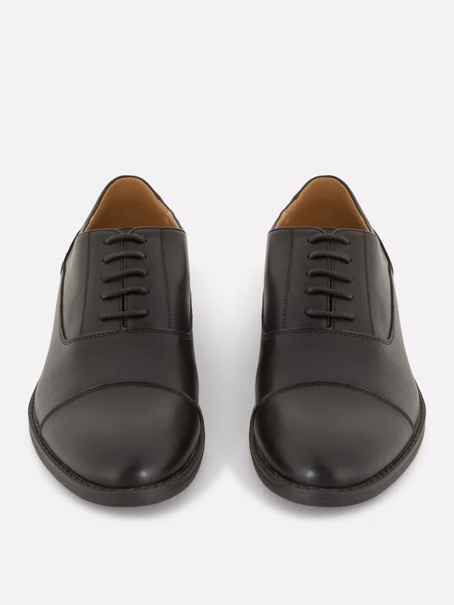 Nauhalliset juhlalliset loaferit