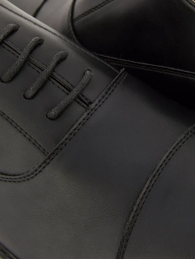 Nauhalliset juhlalliset loaferit