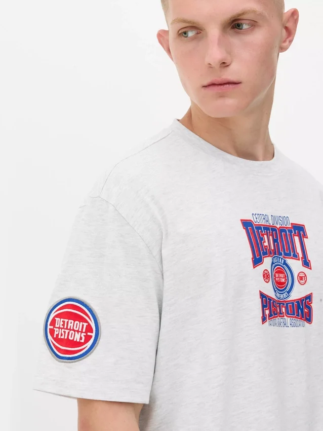NBA Detroit Pistons -t-paita