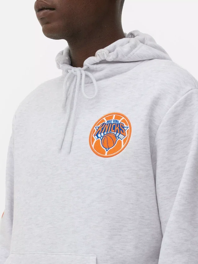 NBA New York Knicks -huppari, jossa kiristysnauha