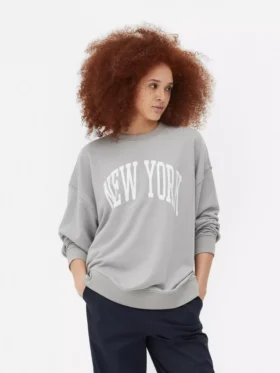 New Yorkin ylisuuri graafinen collegepaita